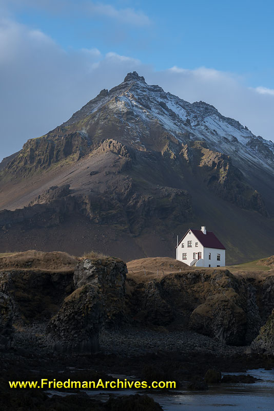 house,mountain,hill,good light,living,suburbs,country,isolation,beautiful,landscape,scenery,view,